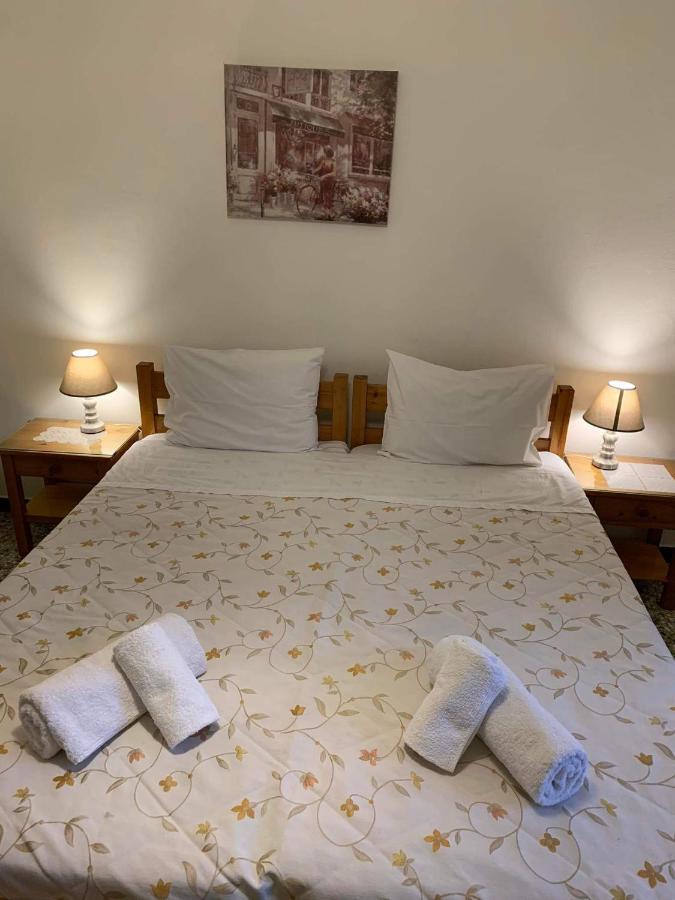 Madalenarooms Mpenitses Eksteriør billede
